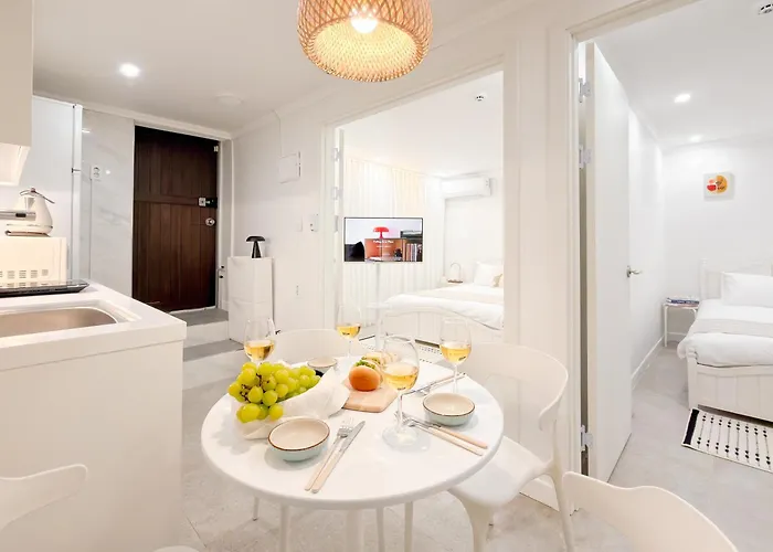 Villa 5min To Hapjeong Stn Cozy 2br 2beds
