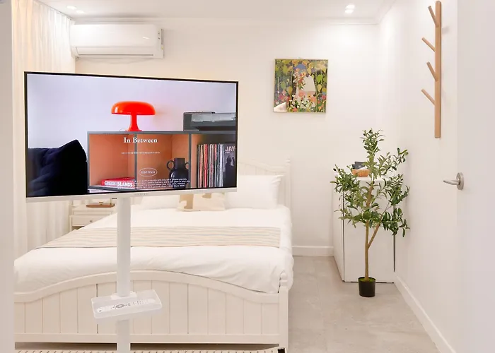 5min To Hapjeong Stn Cozy 2br 2beds Villa