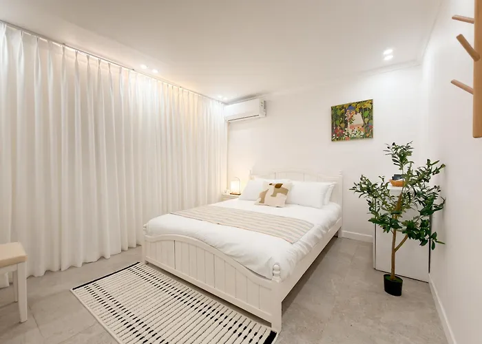 5min To Hapjeong Stn Cozy 2br 2beds Seúl
