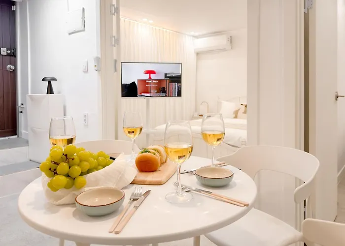 Villa 5min To Hapjeong Stn Cozy 2br 2beds *