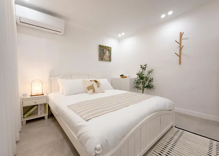 5min To Hapjeong Stn Cozy 2br 2beds *