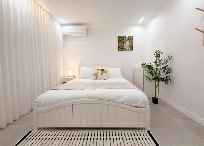 5min To Hapjeong Stn Cozy 2br 2beds Villa