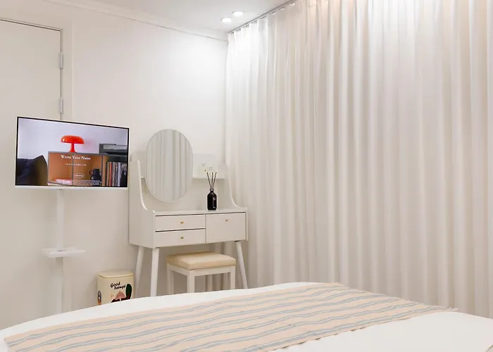 Villa 5min To Hapjeong Stn Cozy 2br 2beds *