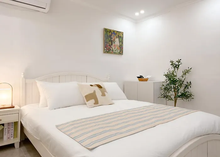 Villa 5min To Hapjeong Stn Cozy 2br 2beds *