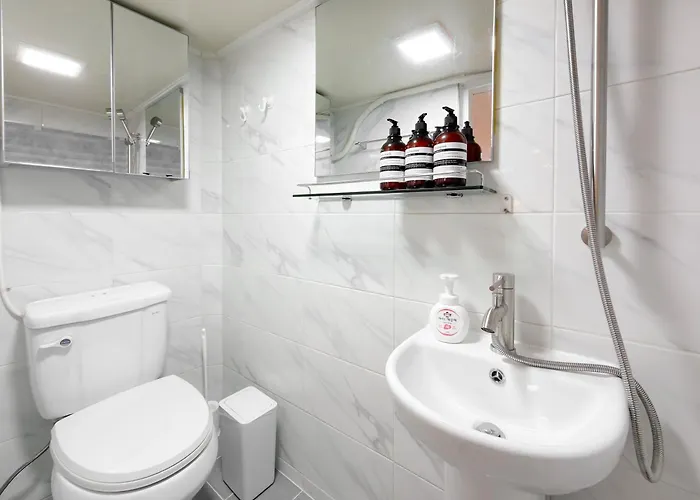 5min To Hapjeong Stn Cozy 2br 2beds